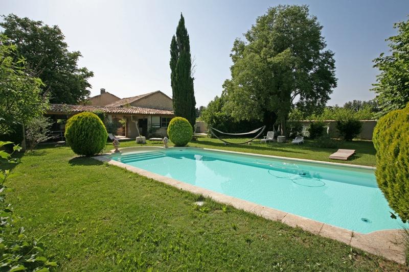 Luberon in Provence, old mas fully renovated in more than 2.6 hectares of parkland.